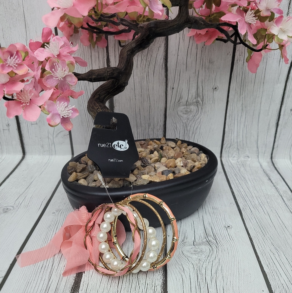 New Rue21 5pc coral Lace, Gold, and Faux Pearl Bracelet set